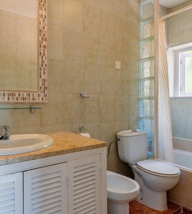 Resa Estates Ibiza Can Furnet villa to renovate for sale views bathroom 2.jpg